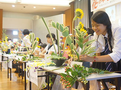 使用する花材は直前までひみつ